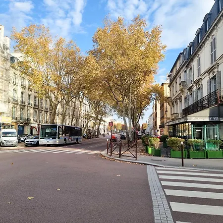 Exigehome-beau T2 à 2 Pas Du Parc Du Château De Versailles